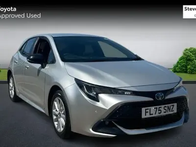 Used Toyota Corolla 140 HP (102 kW) 2025 Silver Hatchback