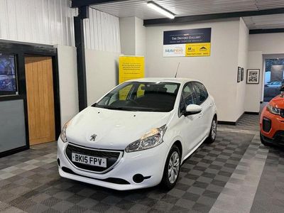 Używany Peugeot 208 Access 68 KM (50 kW) 2015 Biały Hatchback