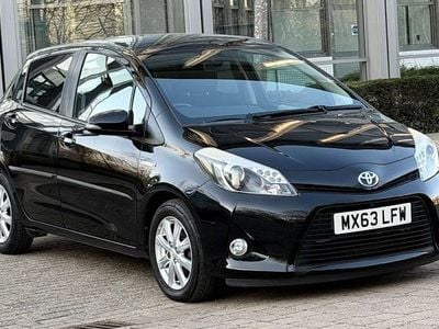 Used Toyota Yaris Hybrid T4 101 HP (74 kW) 2013 Black Hatchback