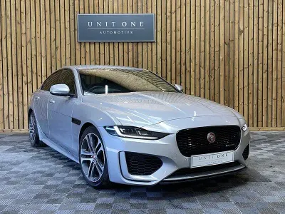 Usado Jaguar XE R-Dynamic 180 HP (132 kW) 2019 Prateado Sedan