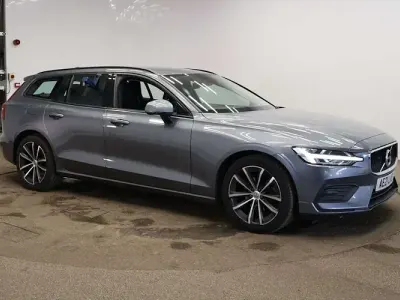 Usado Volvo V60 Momentum 197 HP (144 kW) 2021 Cinzento Carrinha