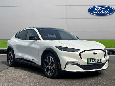 Begagnad Ford Mustang Extended Range 351 HK (258 kW) 2023 Vit Halvkombi
