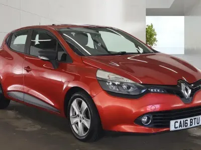 Usado Renault Clio IV Play 2016 Rojo Utilitario