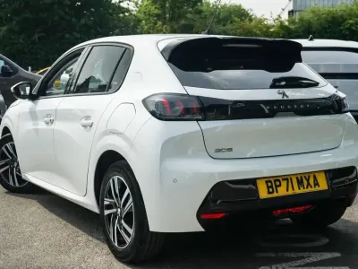 Used Peugeot 208 Allure 129 HP (94 kW) 2022 White Hatchback
