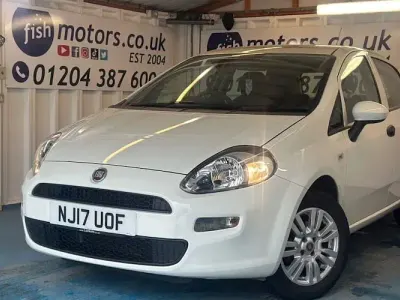 Used Fiat Punto Pop 69 HP (50 kW) 2017 White Hatchback
