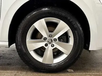 Used Skoda Kamiq 94 HP (69 kW) 2021 Moon white metallic SUV