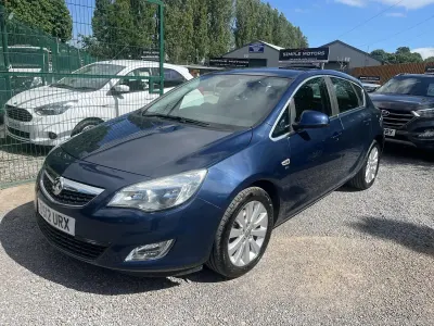Used Vauxhall Astra 125 HP (91 kW) 2012 Blue Hatchback
