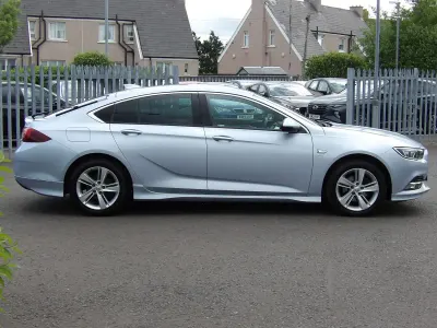 Begagnad Vauxhall Insignia SRi 2017 Silver Halvkombi