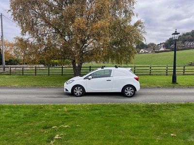 Used Vauxhall Corsa 95 HP (69 kW) 2018 White Van