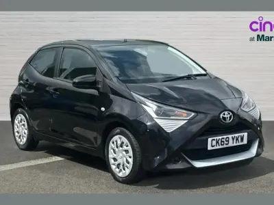 Begagnad Toyota Aygo X-play 72 HK (52 kW) 2019 Svart Halvkombi