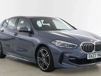 Usado BMW 118 M Sport 134 HP (98 kW) 2023 Cinzento Citadino