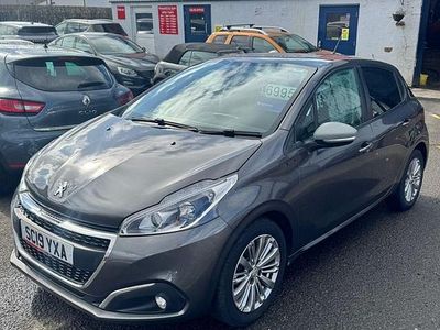 Used Peugeot 208 Signature Sky 82 HP (60 kW) 2019 Grey Hatchback