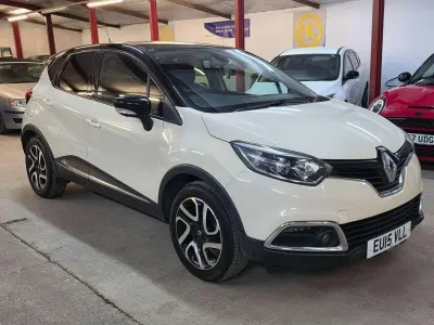 Used Renault Captur Dynamique 90 HP (66 kW) 2015 Cream/black SUV
