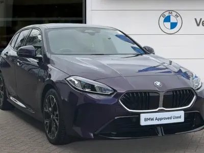 Usado BMW 120 M Sport 168 CV (123 kW) 2024 Púrpura Utilitario