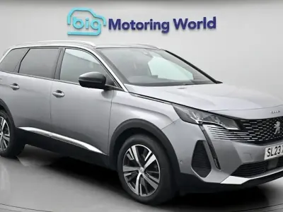 Gebraucht Peugeot 5008 Allure+ 131 PS (96 kW) 2023 Grau SUV