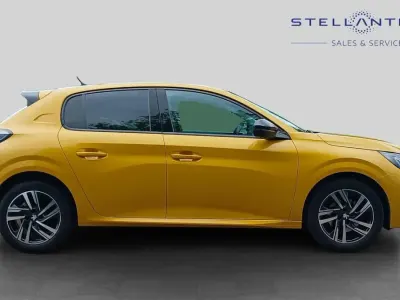Used Peugeot 208 Allure+ 99 HP (72 kW) 2023 Yellow Hatchback