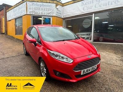 Usado Ford Fiesta Zetec 82 HP (60 kW) 2014 Vermelho Citadino