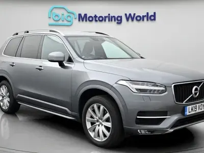 Usado Volvo XC90 Momentum 235 HP (172 kW) 2019 Cinzento SUV