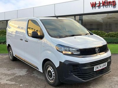 Second-hand Vauxhall Vivaro S 120 CP (88 kW) 2024 Alb Monovolum