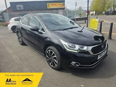 Usado DS Automobiles DS4 Elegance 120 CV (88 kW) 2016 Negro Utilitario