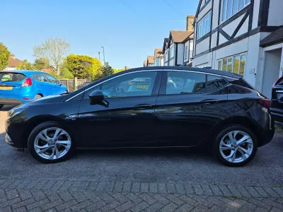 Used Vauxhall Astra SRi 150 HP (110 kW) 2016 Black Hatchback