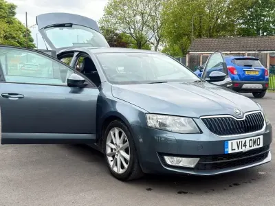 Usado Skoda Octavia Elegance 110 CV (80 kW) 2014 Gris Familiar