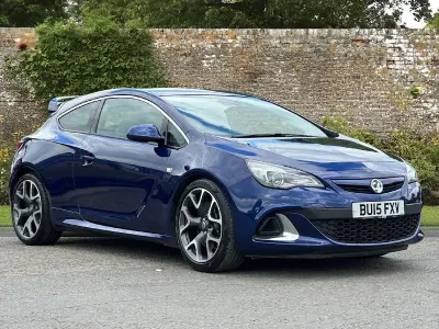 Used Vauxhall Astra GTC S 280 HP (205 kW) 2015 Blue Hatchback