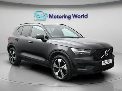 Usado Volvo XC40 Plus 211 CV (155 kW) 2022 Negro SUV