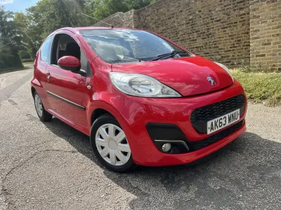 Used Peugeot 107 Active 68 HP (50 kW) 2014 Red Hatchback