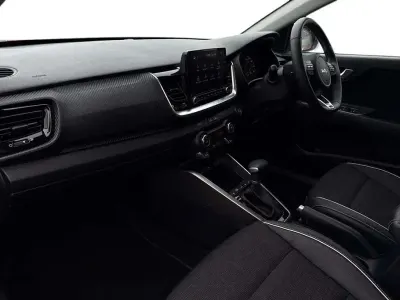 Usado Kia Stonic GT-Line S 117 HP (86 kW) 2023 Vermelho SUV