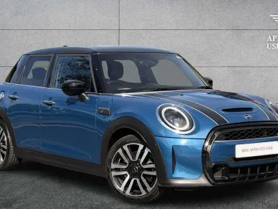 Używany Mini Cooper S Exclusive 176 KM (129 kW) 2022 Niebieski Hatchback