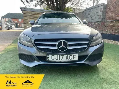Usado Mercedes C200 Executive 2017 Gris Familiar