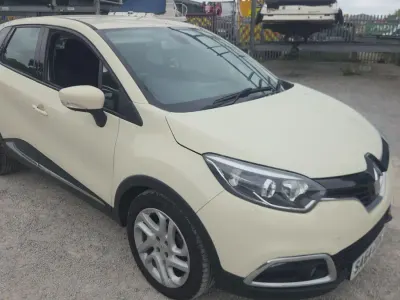 Used Renault Captur Dynamique 90 HP (66 kW) 2014 Cream SUV