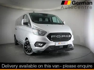 Usado Ford Tourneo Titanium 130 CV (95 kW) 2022 Plateado Monovolumen