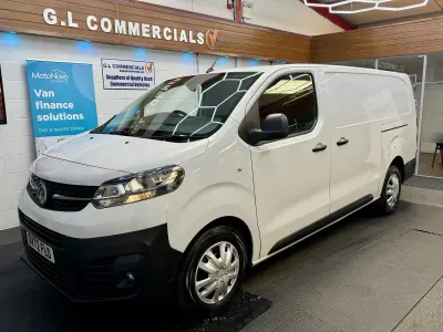 Used Vauxhall Vivaro S 100 HP (73 kW) 2022 White MPV