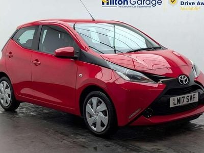 Begagnad Toyota Aygo X-play 68 HK (50 kW) 2017 Röd Halvkombi