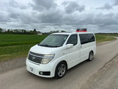 Used Nissan Elgrand 240 HP (176 kW) 2017 White MPV