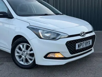 Used Hyundai i20 SE 100 HP (73 kW) 2017 White Hatchback