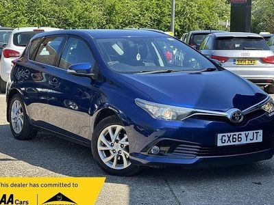 Usado Toyota Auris Business Edition 116 HP (85 kW) 2016