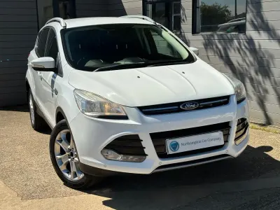 Käytetty Ford Kuga Titanium 140 HP (102 kW) 2013 Valkoinen Katumaasturi