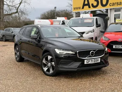Usado Volvo V60 CC 250 HP (183 kW) 2021 Preto Carrinha