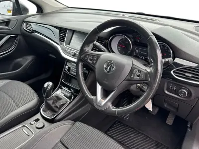 Used Vauxhall Astra Edition 145 HP (106 kW) 2021 Red Hatchback