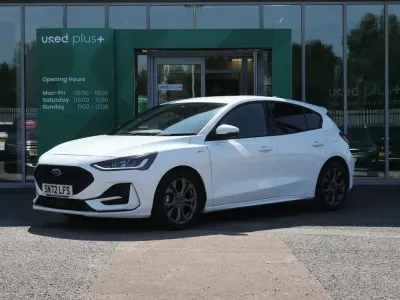 Used Ford Focus ST-Line 125 HP (91 kW) 2022 White Hatchback