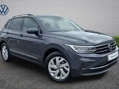Begagnad VW Tiguan Life 150 HK (110 kW) 2022 Grå SUV
