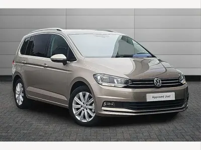 Używany VW Touran SEL 150 KM (110 kW) 2019 Beżowy Minivan