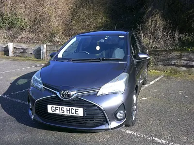 Used Toyota Yaris 99 HP (72 kW) 2015 Grey Hatchback