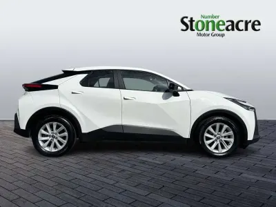 Used Toyota C-HR 140 HP (102 kW) 2024 White SUV
