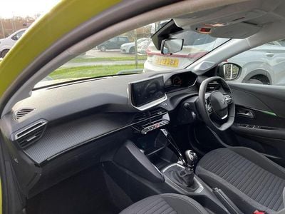 Used Peugeot 208 Active 99 HP (72 kW) 2024 Yellow Hatchback