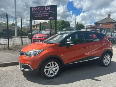Used Renault Captur Dynamique 90 HP (66 kW) 2016 Orange SUV