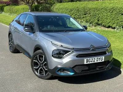 Begagnad Citroën e-C4 Shine 100 kW (136 HK) 2022 Grå Halvkombi
